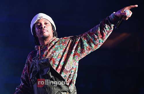 T.I. confronts bouncer over denied entrance at Texas restaurant