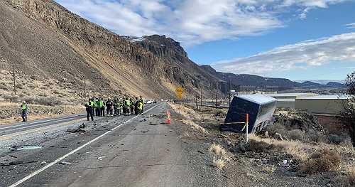 4 killed, including at least 2 teens, after driver hits bus in Washington state