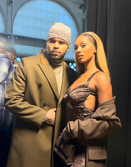 📸 — Chris Brown & Ronisia today at Paris Fashion Week.