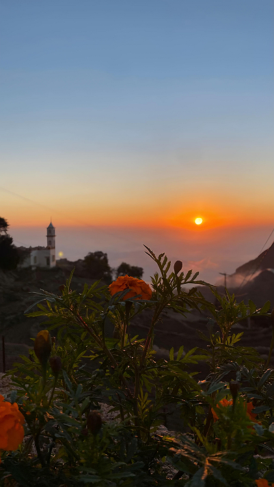 تعتقد الناس أن العلاقات تُبنى على الشخصيات،...