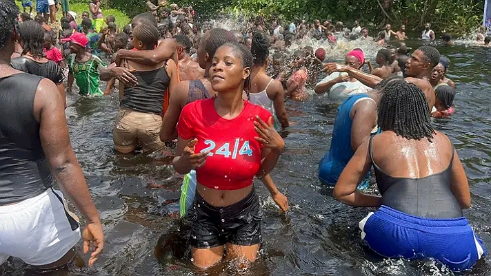 Water festival in Sii community, Ogoni! 😍😍Ogoni holidays is not for the weak😁